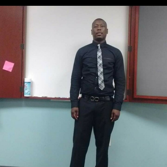 Meet your Posher, Carlos - Picture 2 of 4